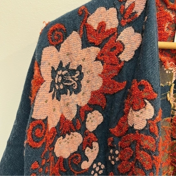 Gorgeous elaborately embroidered wrap caftan shawl - Picture 3 of 6